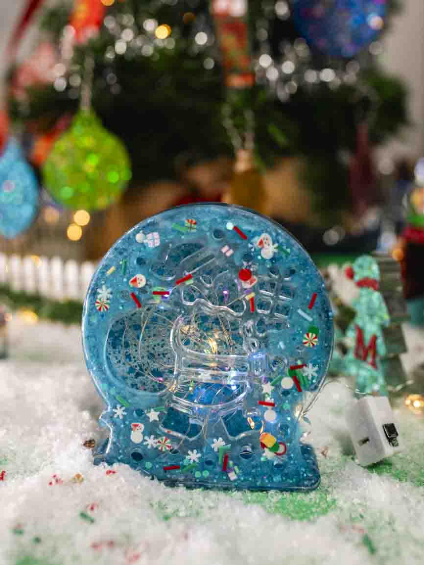 Decor Crăciun cu Moș Crăciun 3D și LED piesă festivă din rășină - imagine 4