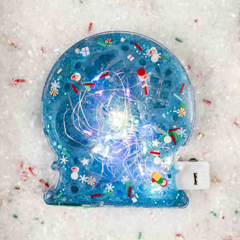 Decor Crăciun cu Moș Crăciun 3D și LED piesă festivă din rășină - imagine 5