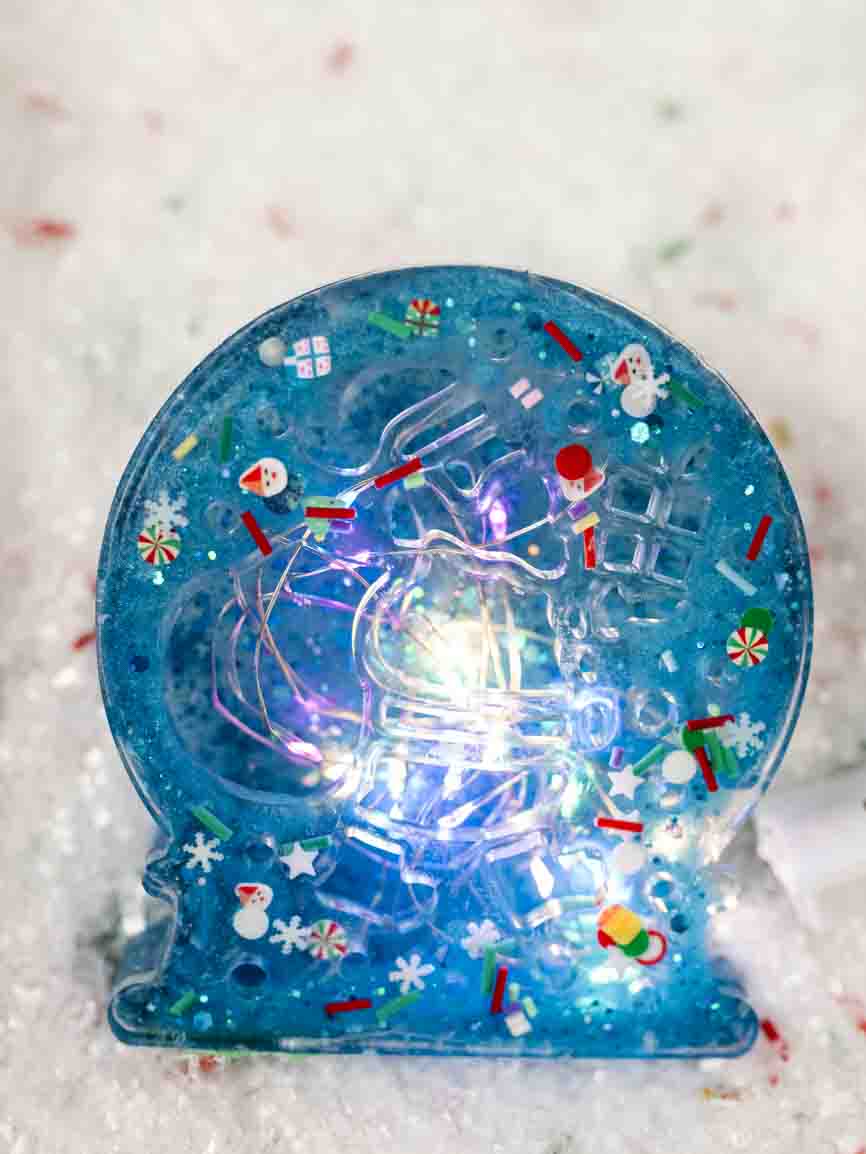 Decor Crăciun cu Moș Crăciun 3D și LED piesă festivă din rășină - imagine 6
