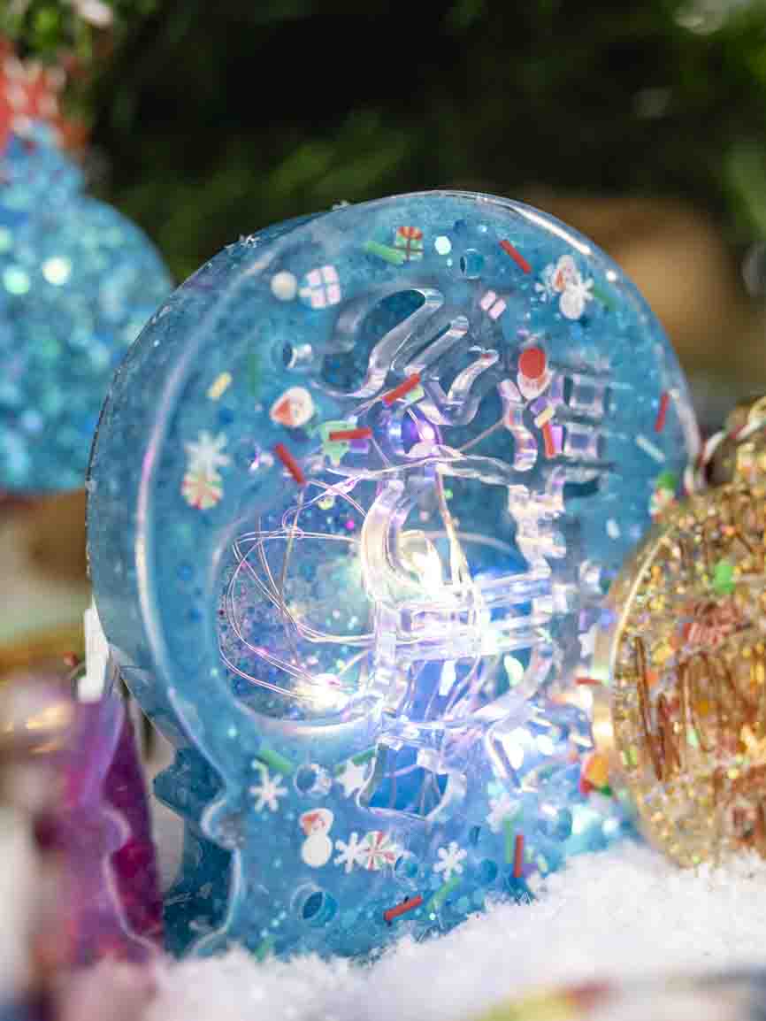 Decor Crăciun cu Moș Crăciun 3D și LED piesă festivă din rășină - imagine 7