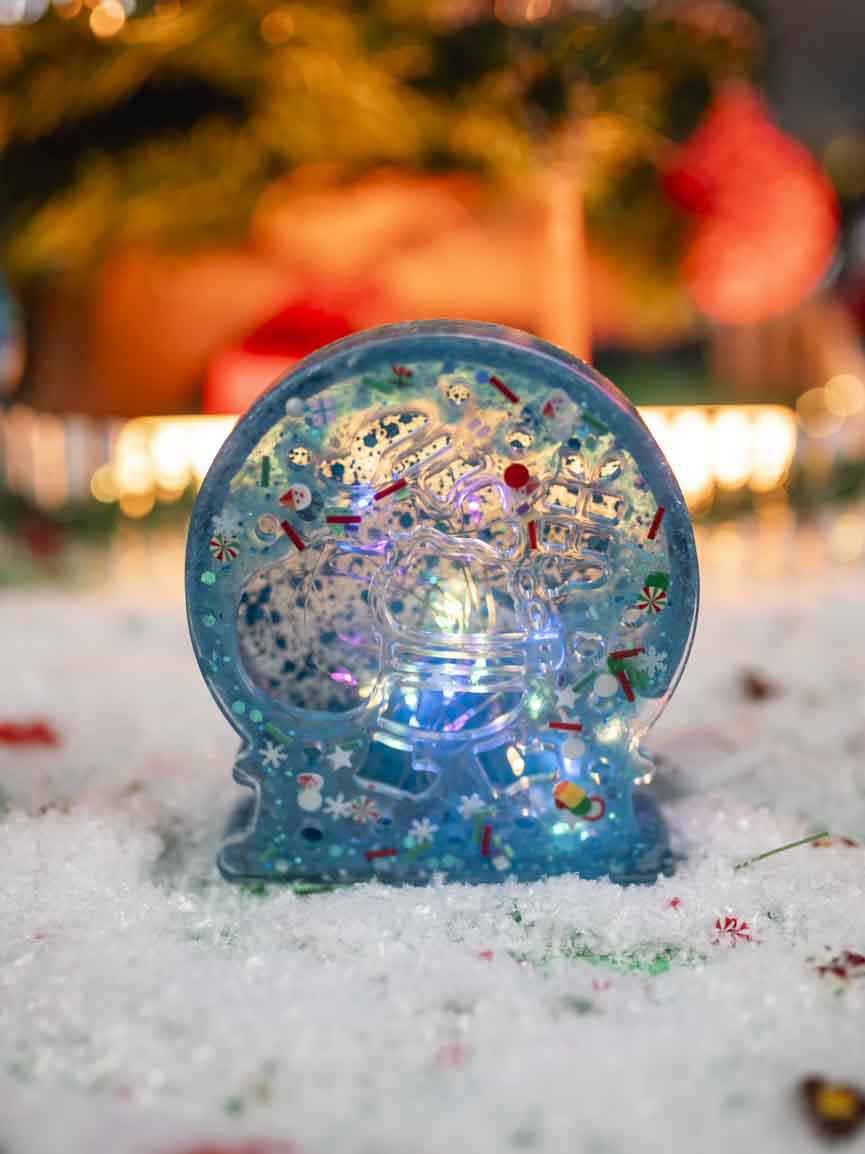 Decor Crăciun cu Moș Crăciun 3D și LED piesă festivă din rășină - imagine 8