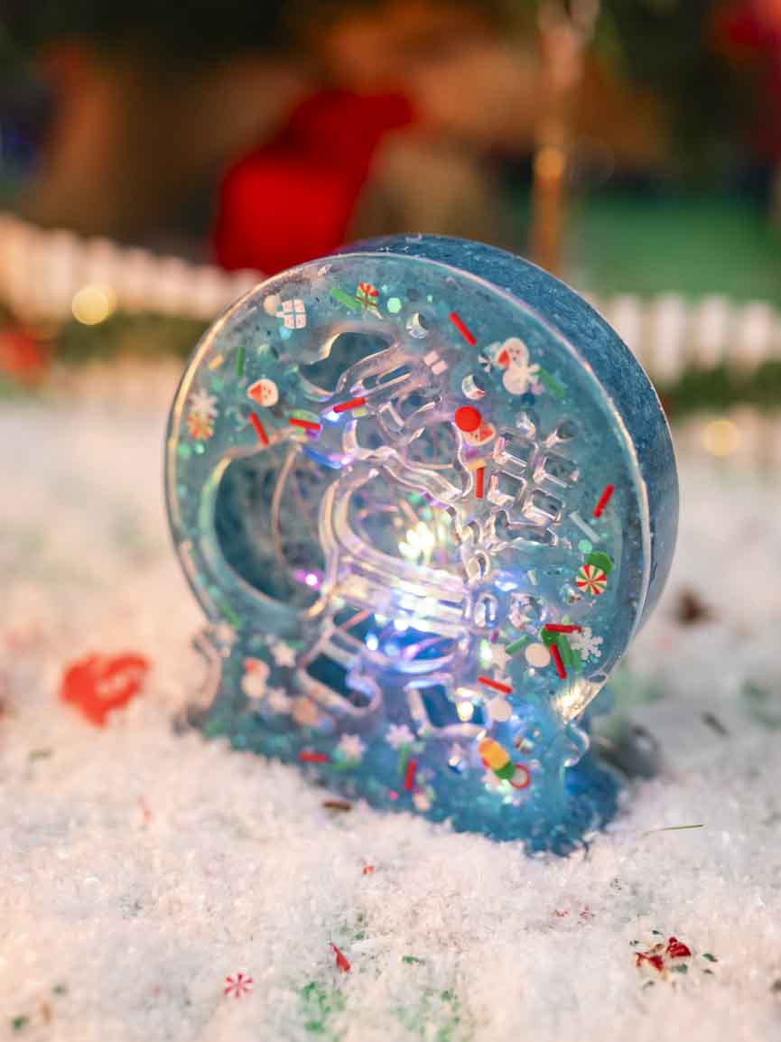 Decor Crăciun cu Moș Crăciun 3D și LED piesă festivă din rășină - imagine 10